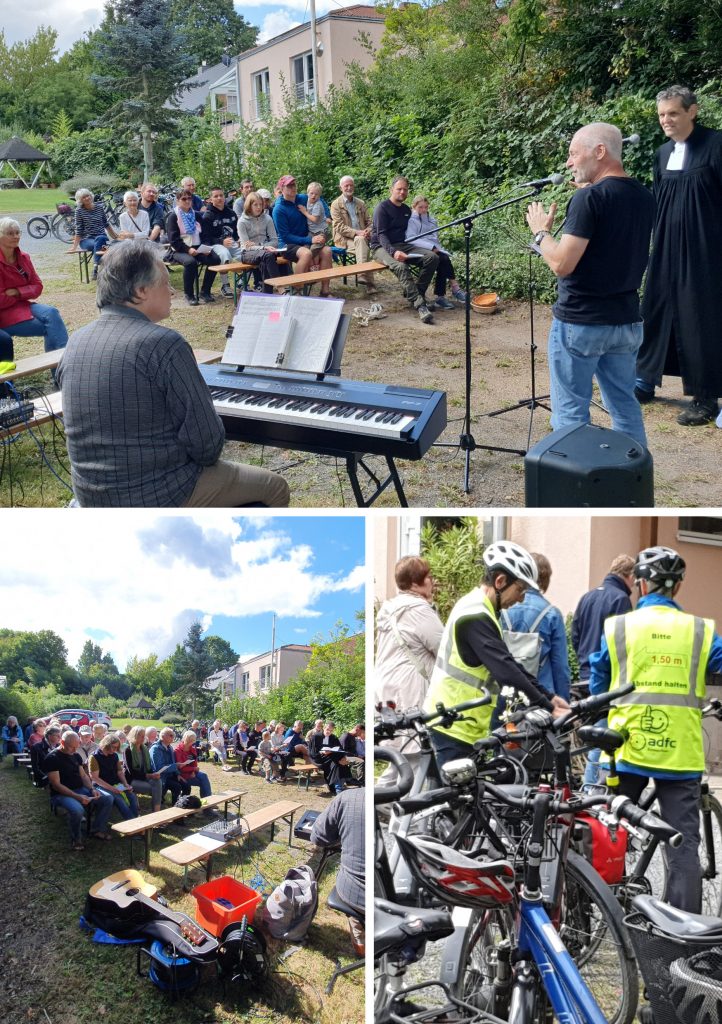 Die Zusammenstellung von drei Bildern zeigt Teilnehmende des Gottesdienstes, die auf Bänken im Freien sitzen, den im Text erwähnten Richard Stanek am Mikrofon und Menschen mit ihren Fahrrädern. (Fotos: Helmut Veit)