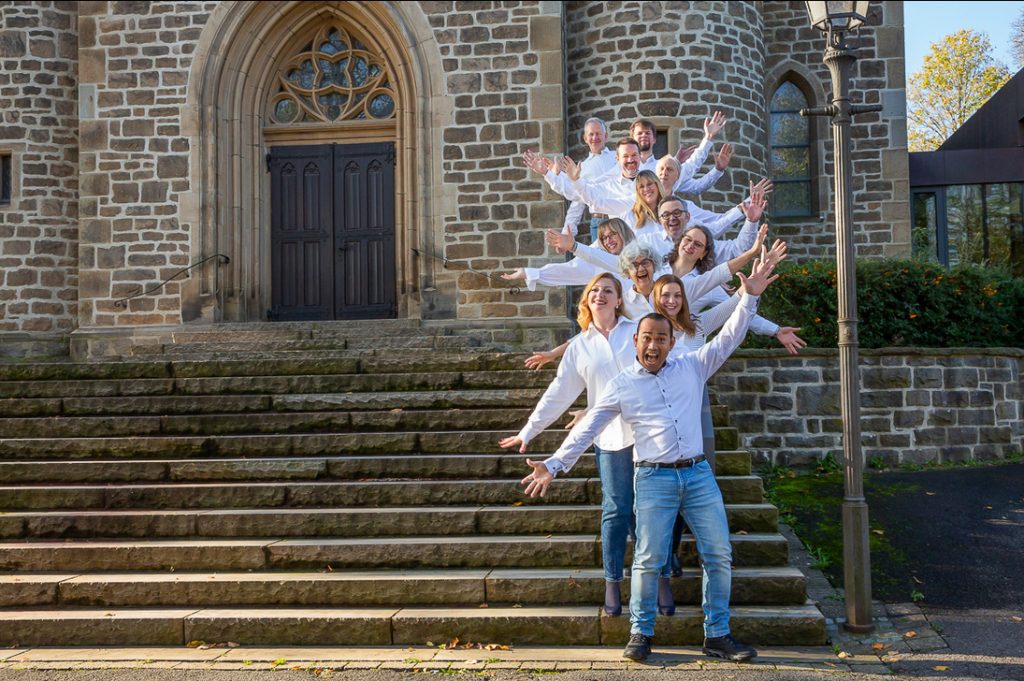 Der Chor Cantamore wird von Kirchenkreiskantor Ropudani Simanjuntak geleitet (Foto: grafik-soehngen.de)