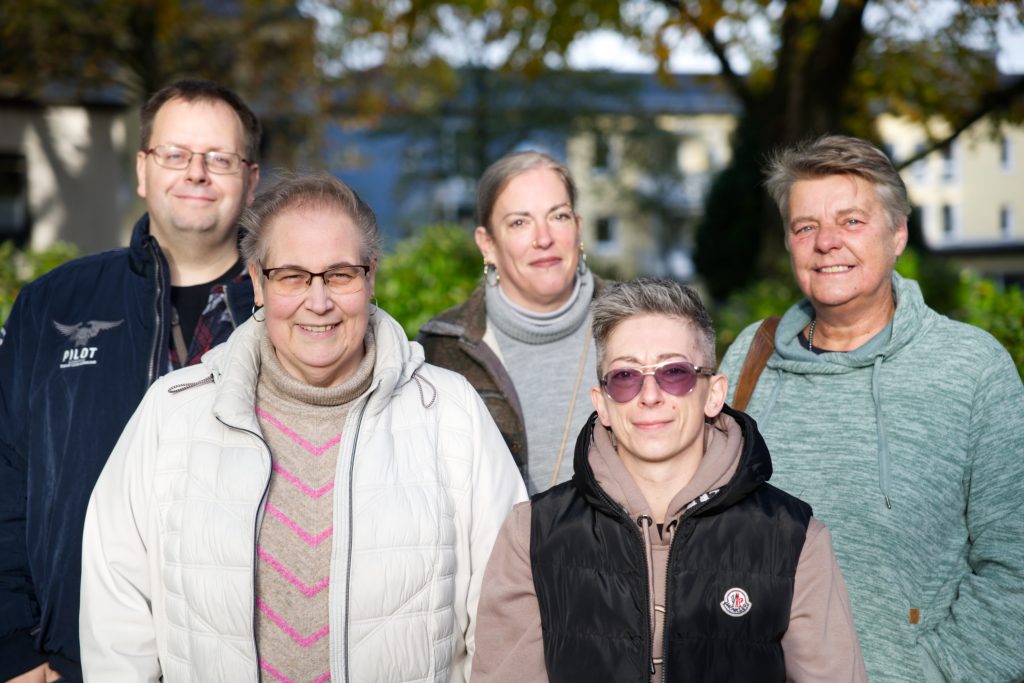 Die fünf Mitglieder der Mitarbeitendenvertretung lächeln in die Kamera (Foto: Hans-Martin Julius)