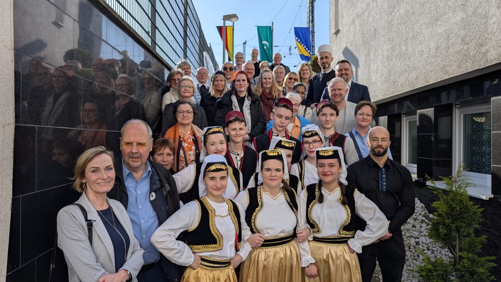 Am dritten Tag des Zuckerfests lud die Islamische Gemeinde der Bosniaken in Witten Vertreter:innen anderer Religionsgemeinschaften und der Stadt Witten ein (Foto: Gemeinde)