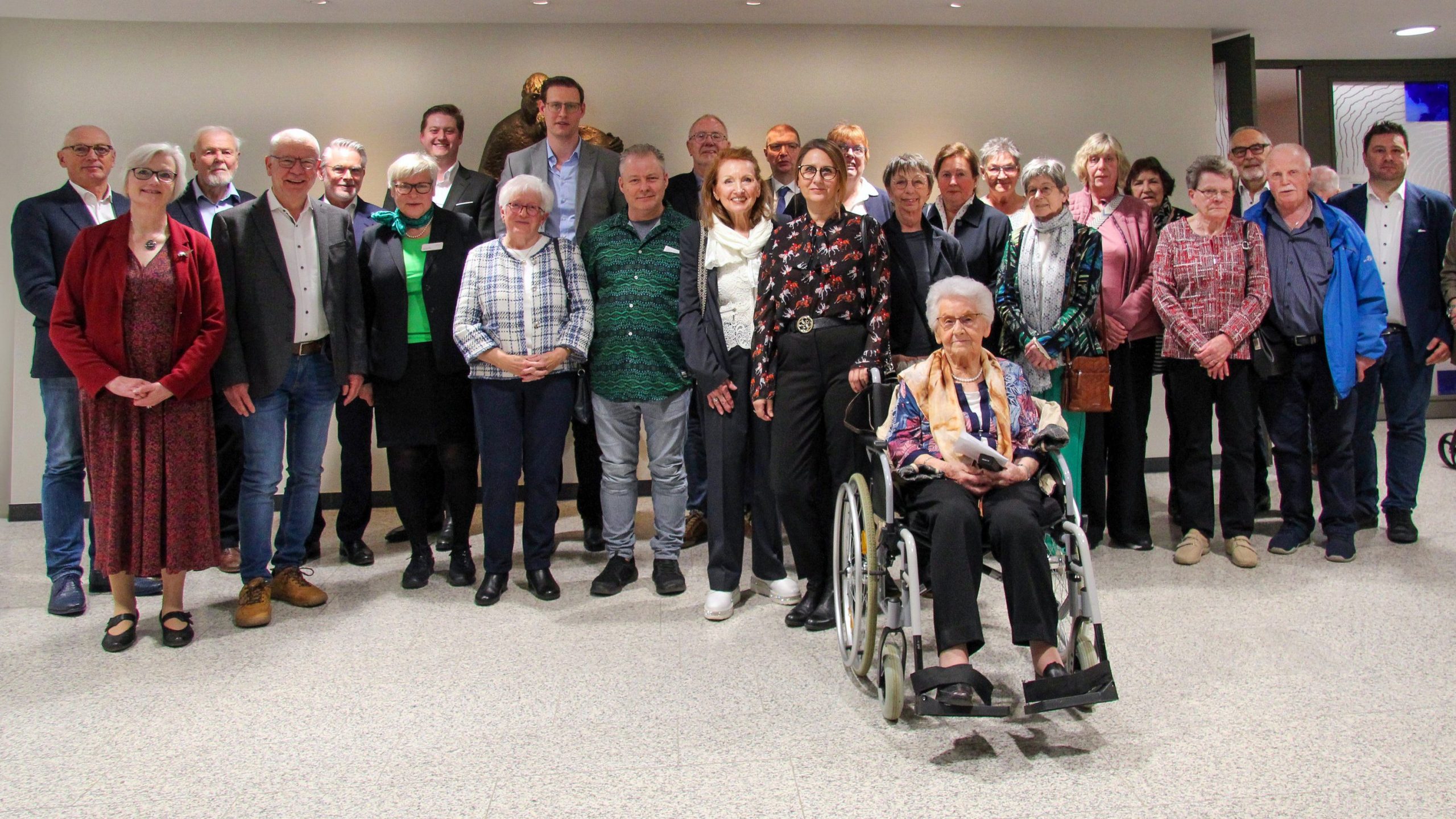 Gruppenfoto der Grünen Damen und Herren des Evangelischen Krankenhauses Witten (Foto: EVA Ruhr)