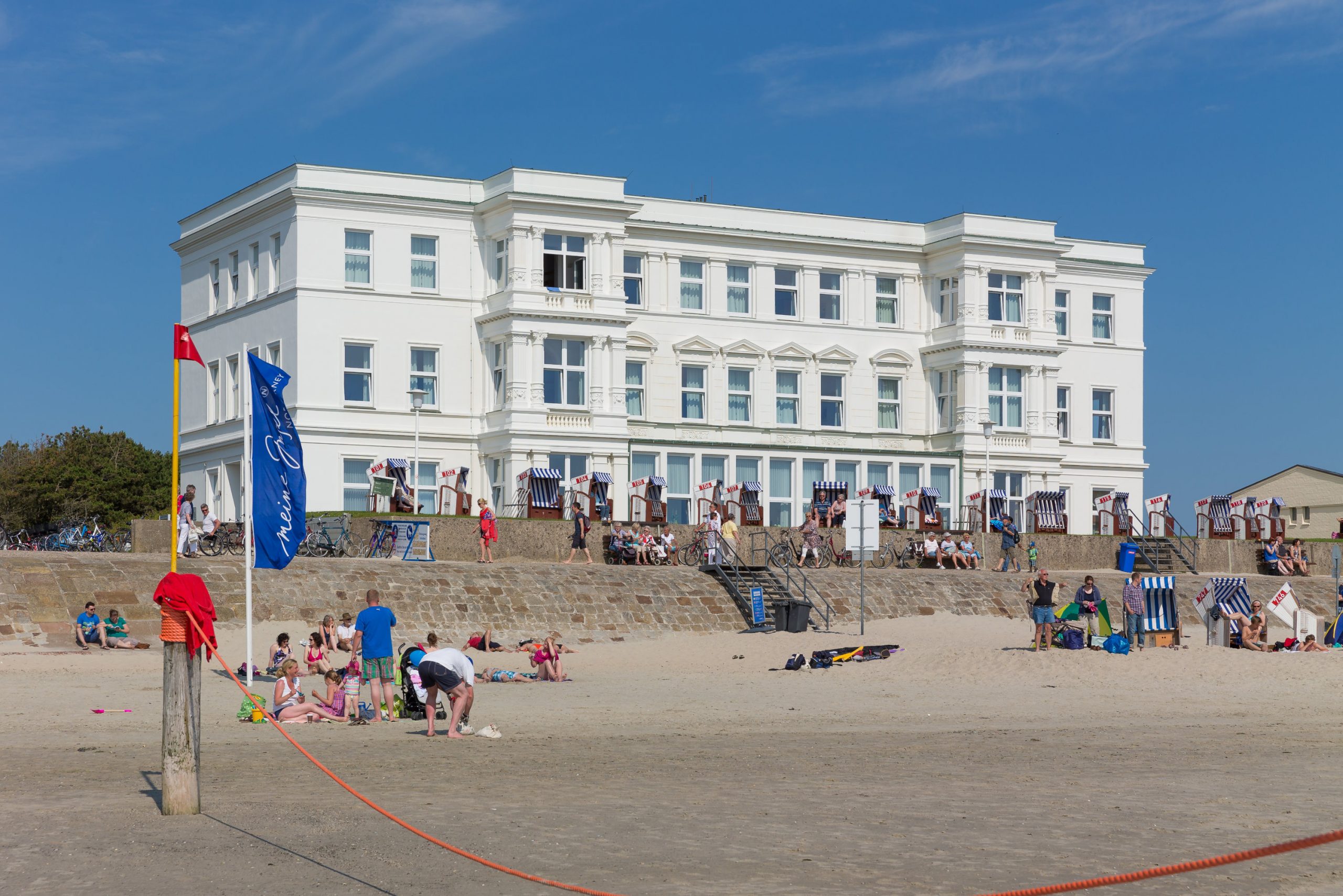Das Haus am Weststrand im Sommer (Foto: Ev. Kirchenkreis Hattingen-Witten)