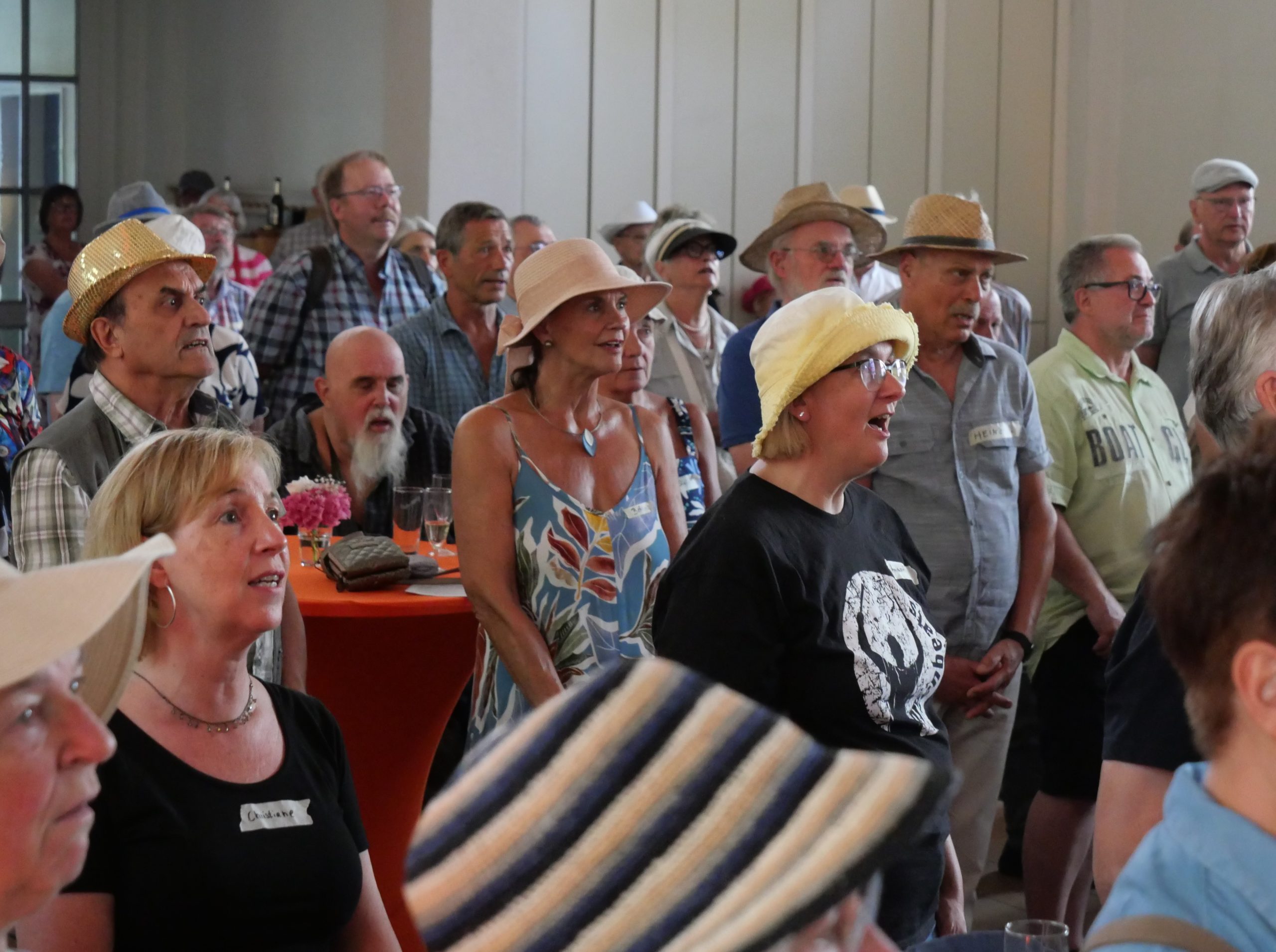 Singende Gemeindemitglieder beim Dankeschönfest im Paul-Gerhardt-Haus in Hattingen-Welper (Foto: Ev. Kirchengemeinde Hattingen-Sprockhövel)